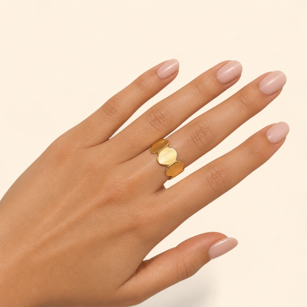 Solar Kiss Ring